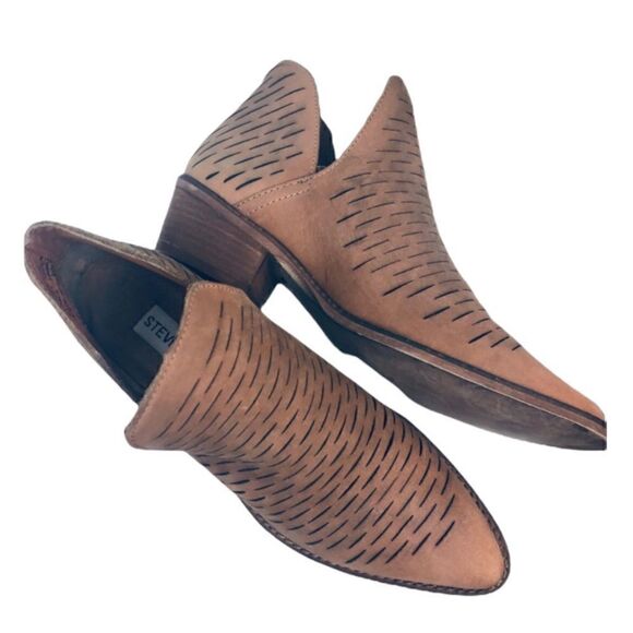 Steve Madden Arowe Ankle length Booties Western Inspired - Picture 2 of 8